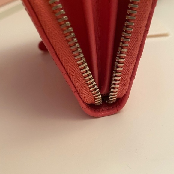 100% Authentic Chanel chevron zip card case - Picture 14 of 16